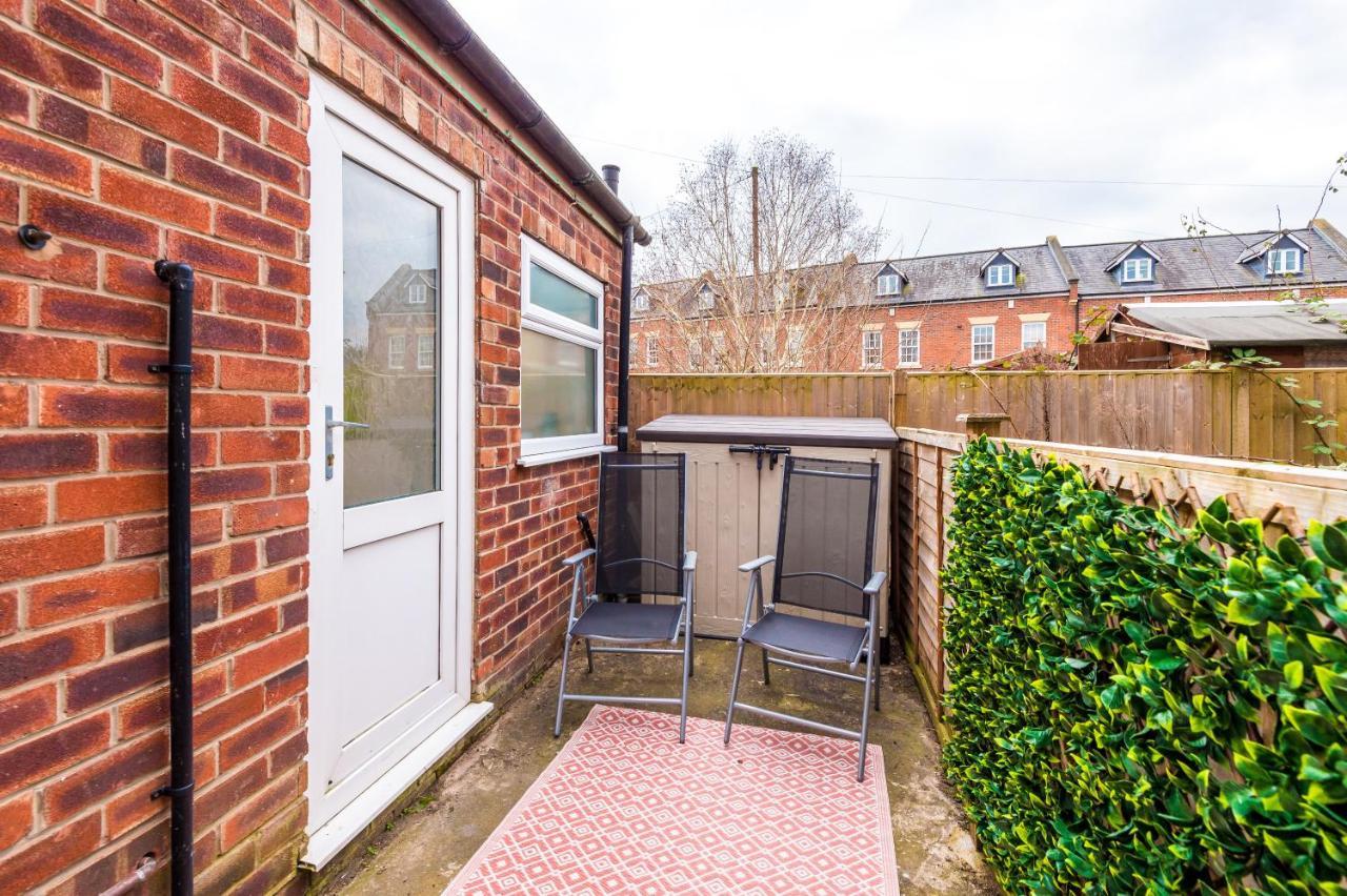Stunning 3-Bed Home In Nantwich By 53 Degrees Property - Amazing Location, Ideal For Groups - Sleeps 6 ภายนอก รูปภาพ